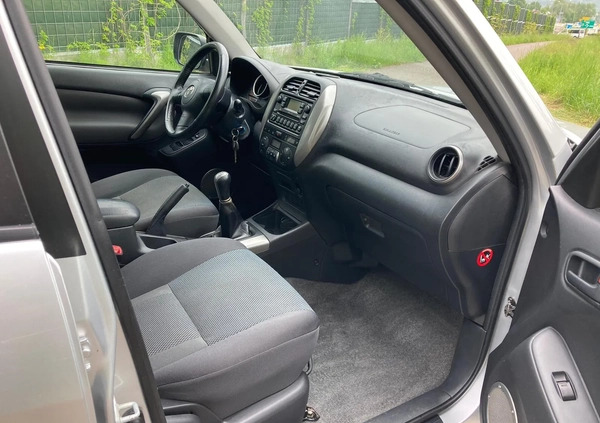 Toyota RAV4 cena 10900 przebieg: 211000, rok produkcji 2003 z Zelów małe 191